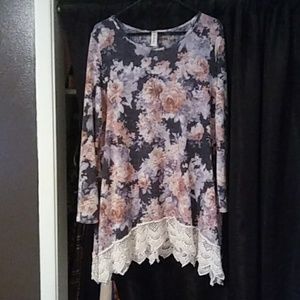 Vanilla Bay long sleeve floral. Thin not heavy.